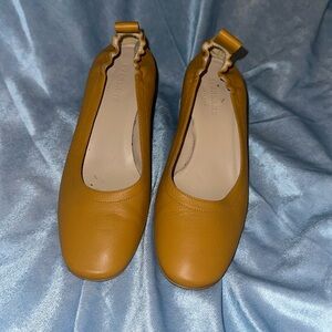 Everlane The Italian Leather Day Heel in Honey Stacked Like New Womens Pumps
